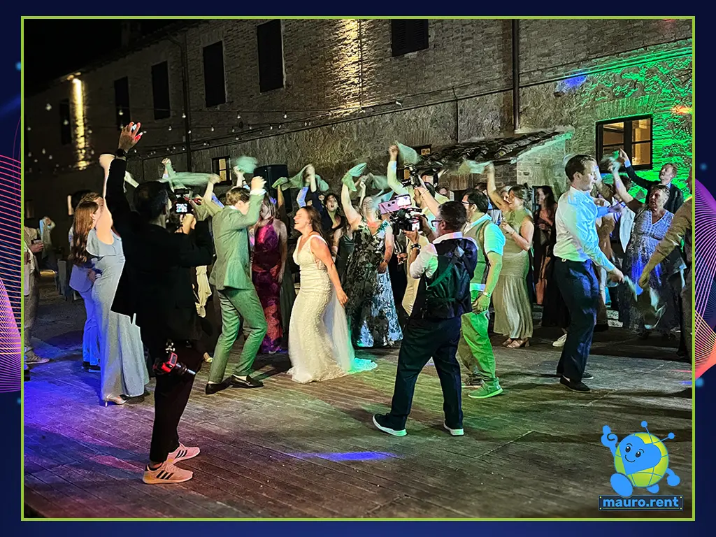 High-energy wedding dance floor at Agriturismo Terre di San Galgano with Véronique and Niels celebrating alongside their guests.