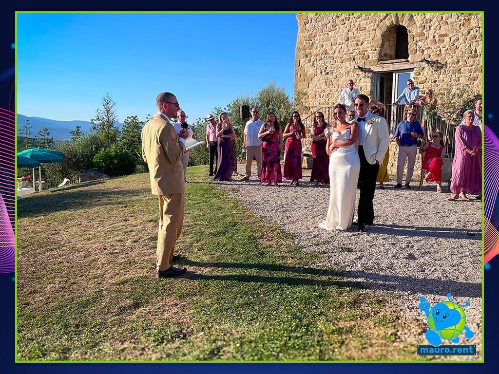 Best Man Kieren delivering a speech with Shure PG58 wireless microphone at La Torre di Celle wedding