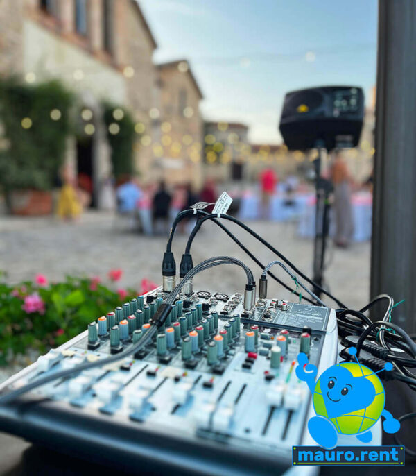 Service audio Dinner - Noleggio impianto audio professionale con operatore per Aperitivo e Cena - immagine 7