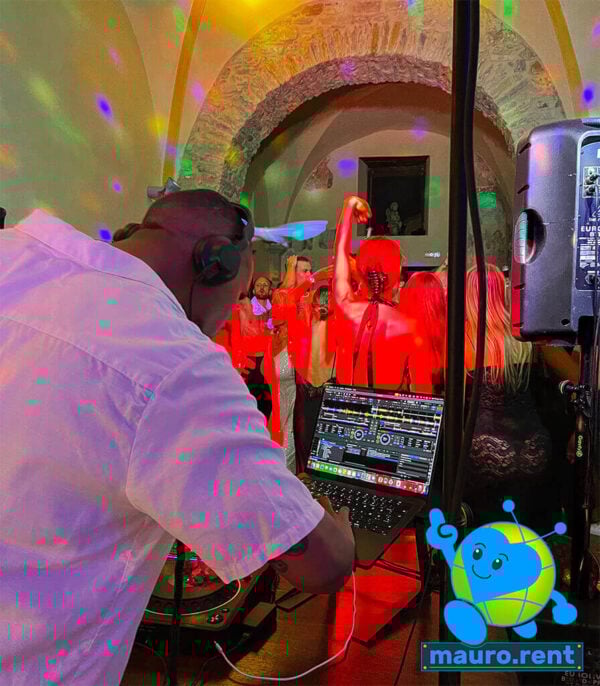 Service audio Dj - Noleggio impianto audio professionale con operatore per Dj set